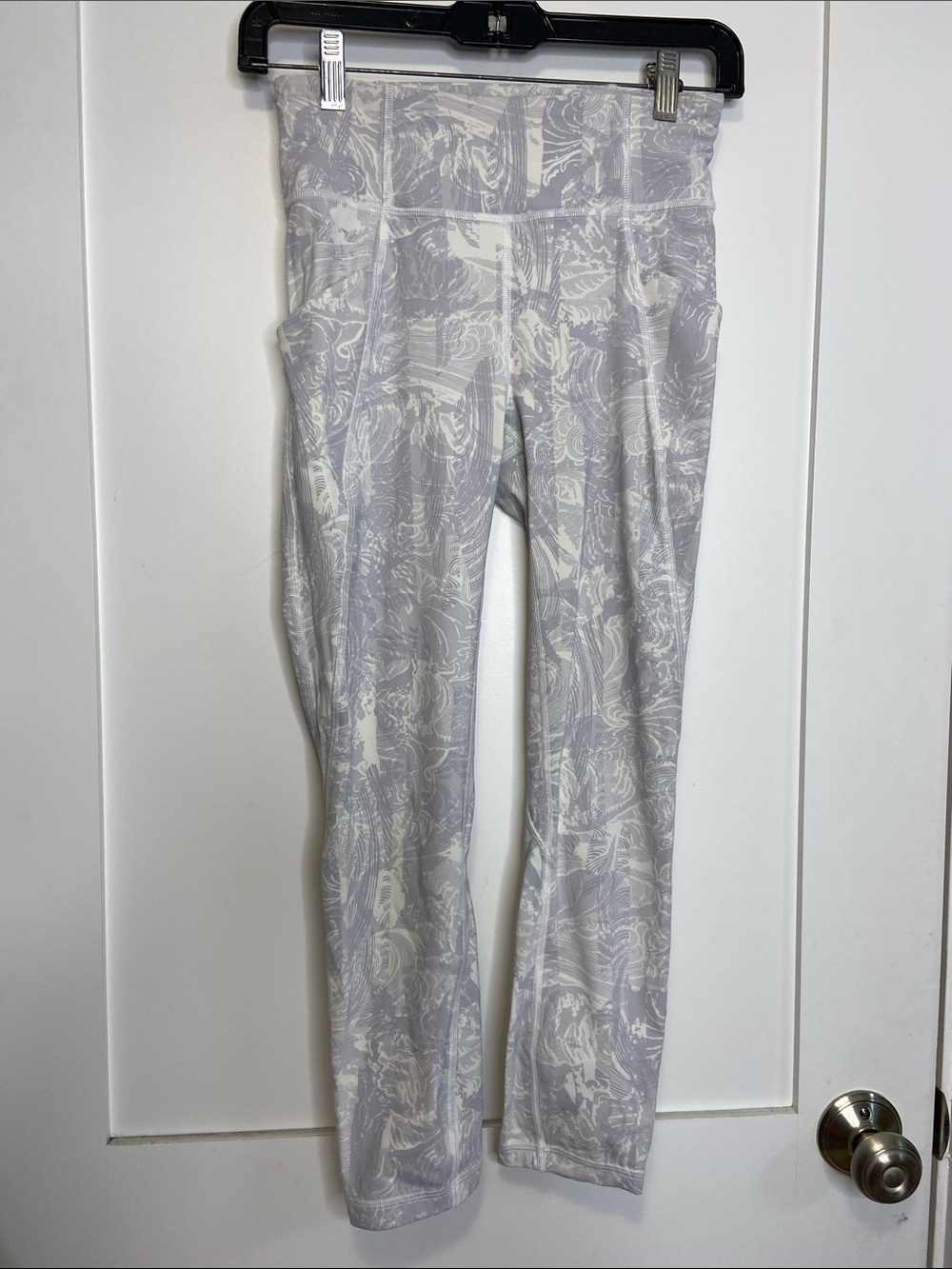 3. LULULEMON grey + white cropped leggings